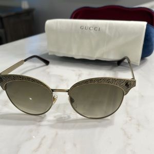 Women’s Gucci sunglasses